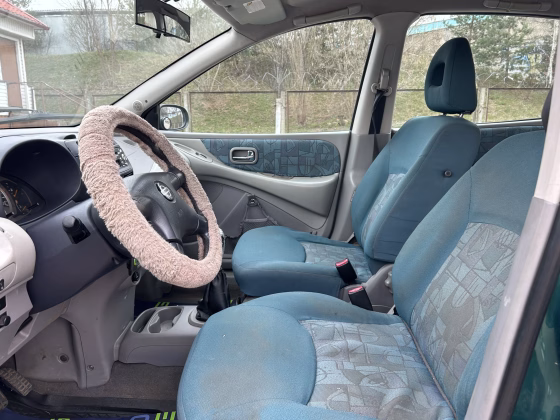 Nissan Almera Tino (8)