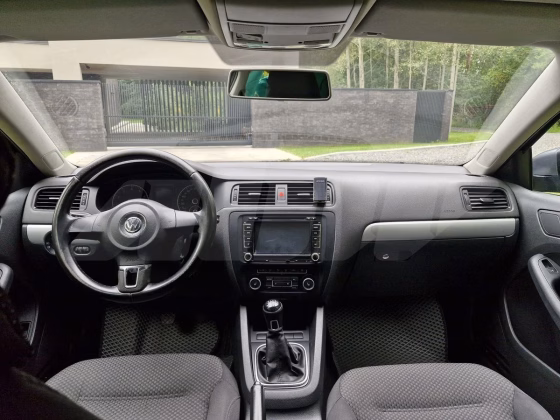 Volkswagen Jetta (4)