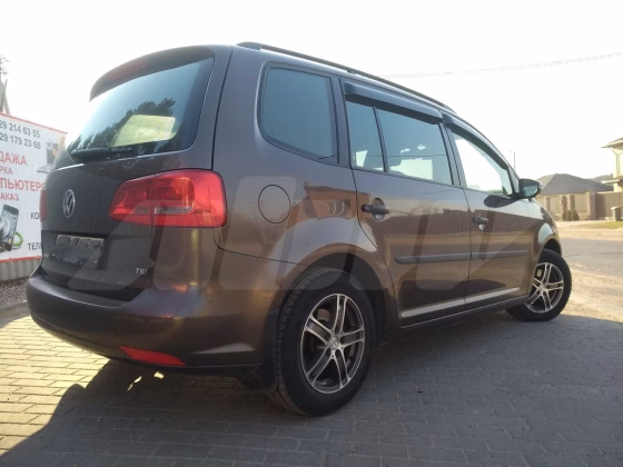 Volkswagen Touran (2)