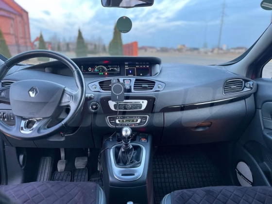 Renault Scenic (11)
