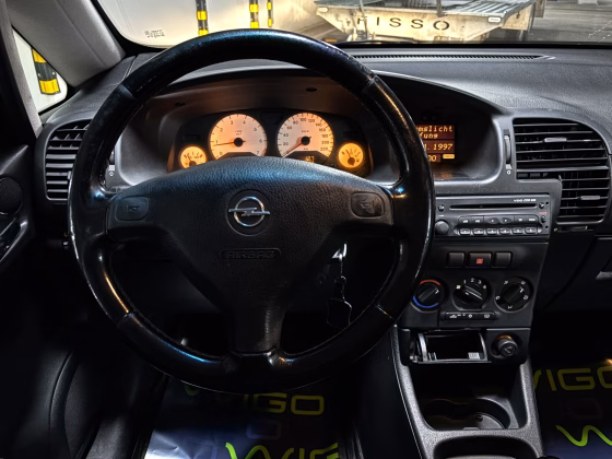Opel Zafira (14)