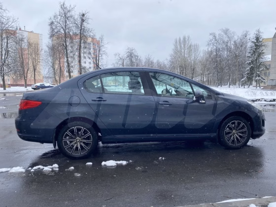 Peugeot 408 (6)