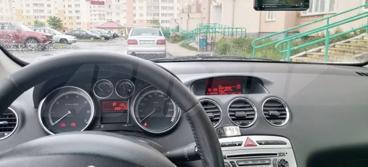 Peugeot 408 (16)