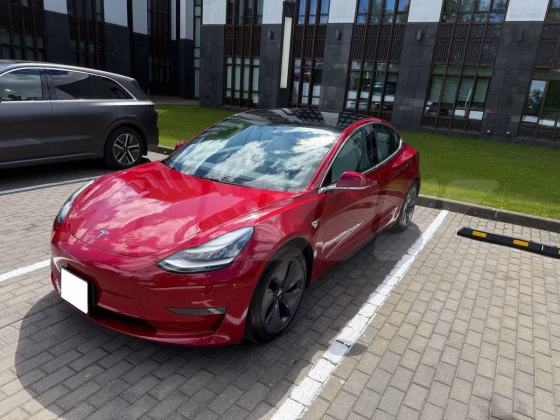Tesla Model 3 (2)