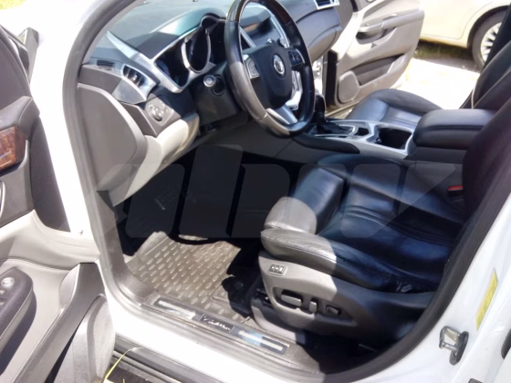 Cadillac SRX (8)