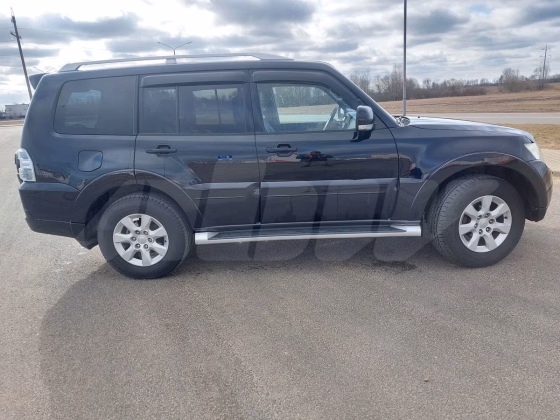 Mitsubishi Pajero (5)