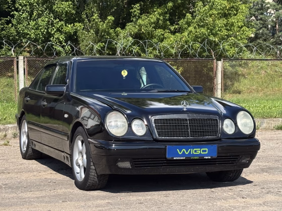 Mercedes-Benz E 220 (1)