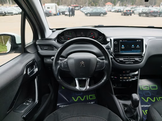 Peugeot 208 (13)