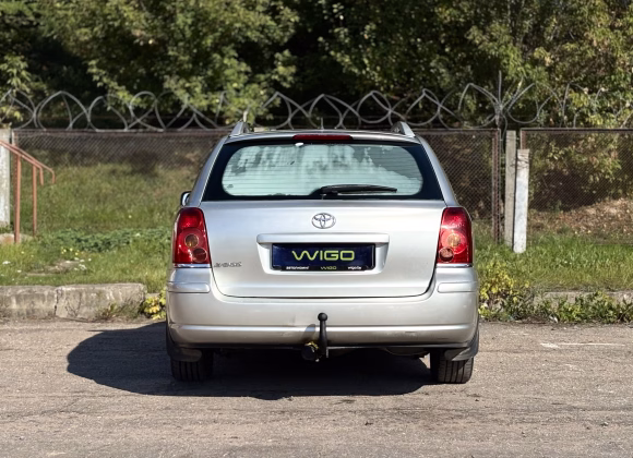Toyota Avensis (5)