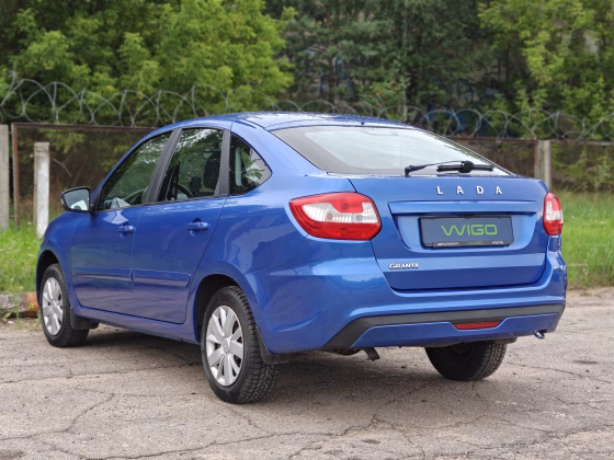 Lada Granta (4)