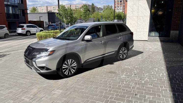 Mitsubishi Outlander (2)