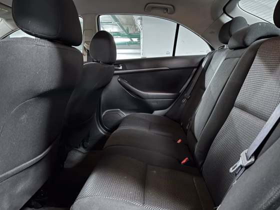 Toyota Avensis (10)