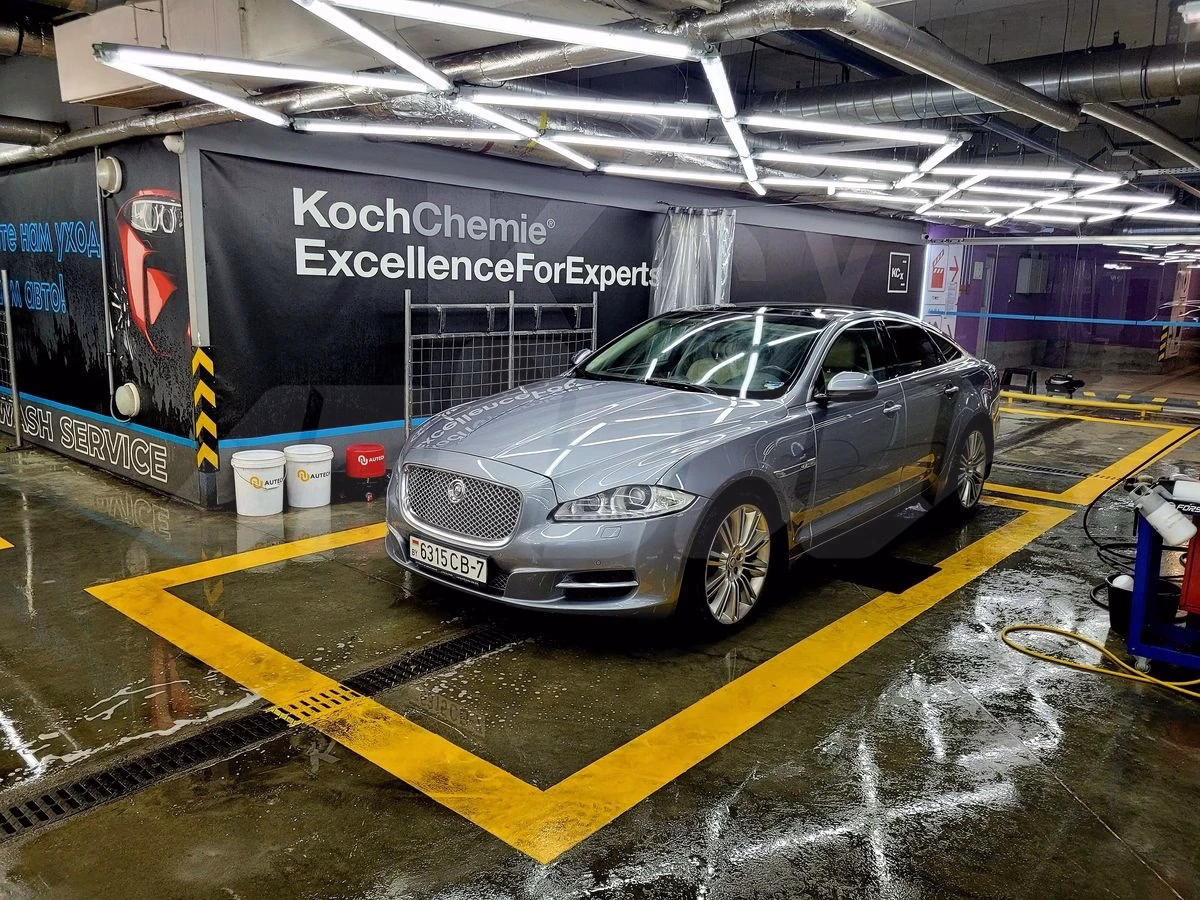 Jaguar XJ
