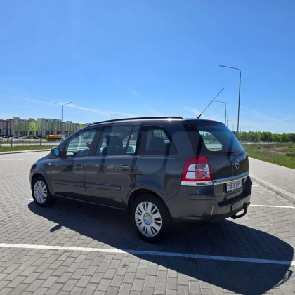 Opel Zafira (1)