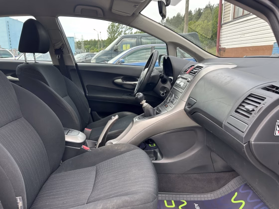 Toyota Auris (12)