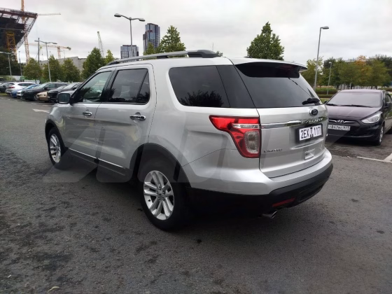 Ford Explorer (3)