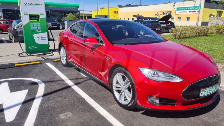 Tesla Model S (10)
