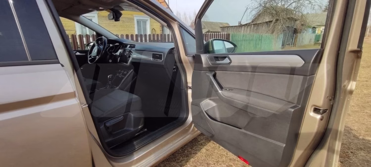 Volkswagen Touran (9)