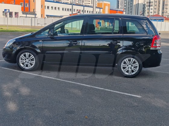 Opel Zafira (16)