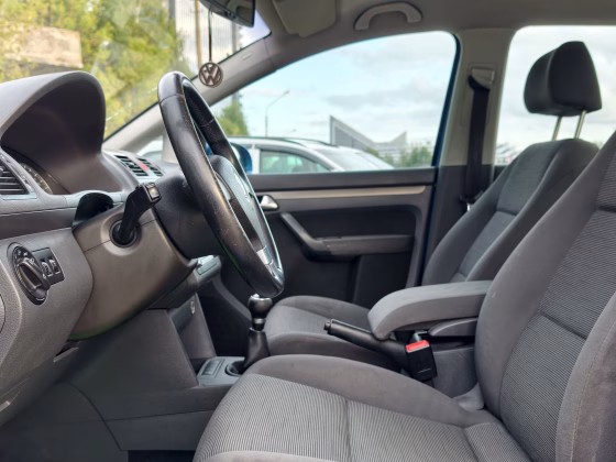 Volkswagen Touran (9)