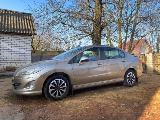 Peugeot 408 (1)