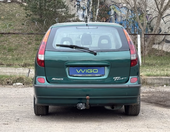 Nissan Almera Tino (5)