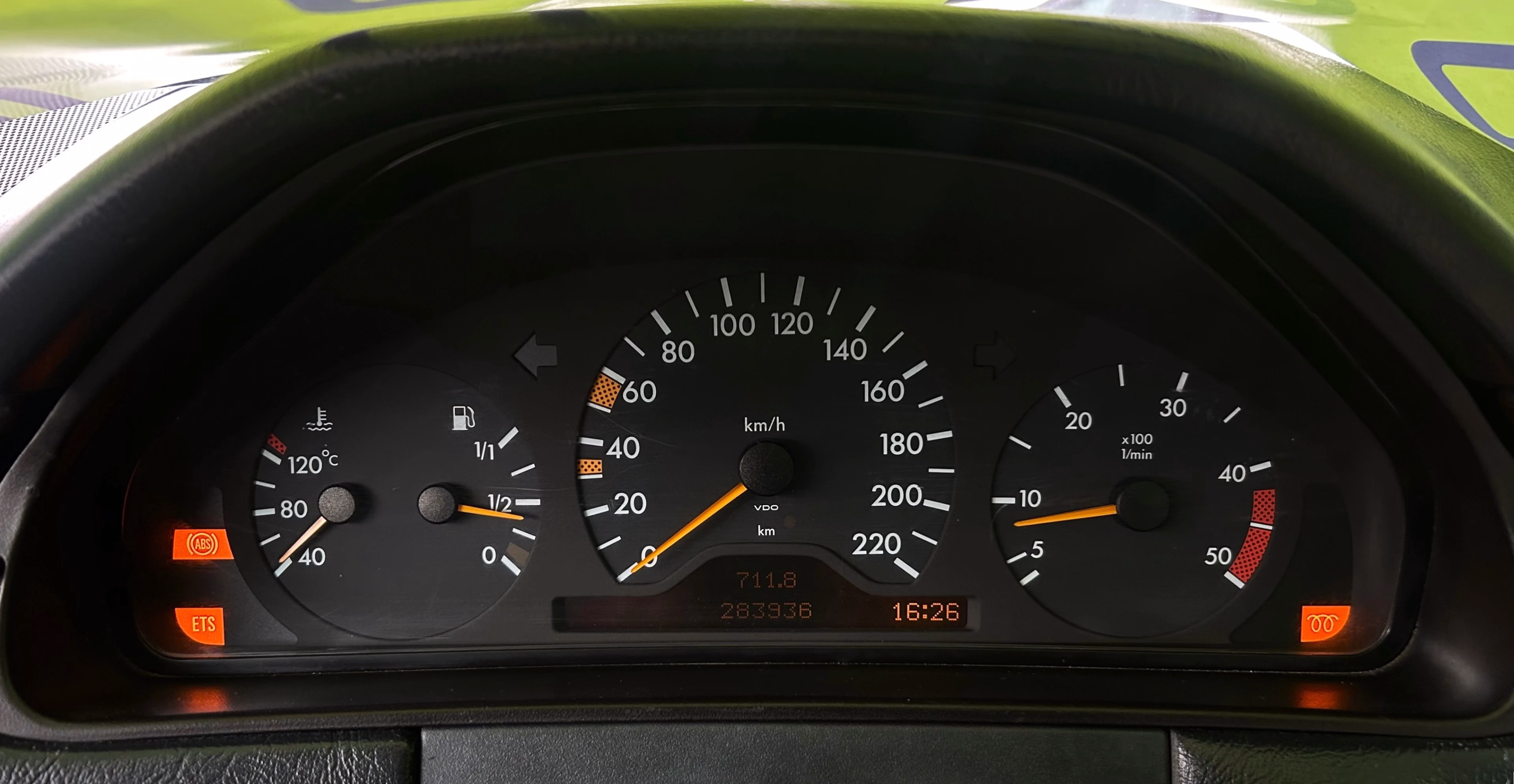 Mercedes-Benz E 220