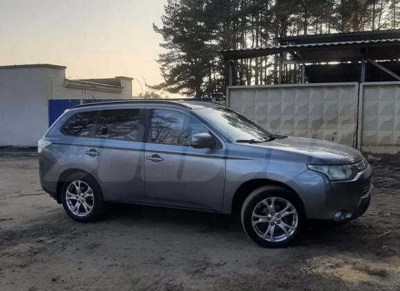 Mitsubishi Outlander (2)