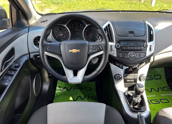 Chevrolet Cruze (13)