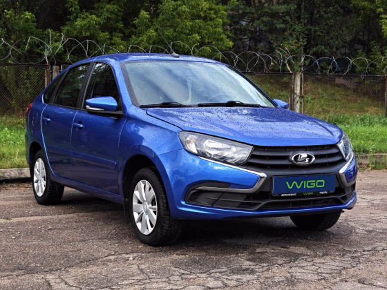 Lada Granta (1)