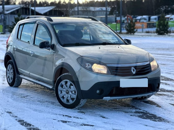 Renault Sandero (1)