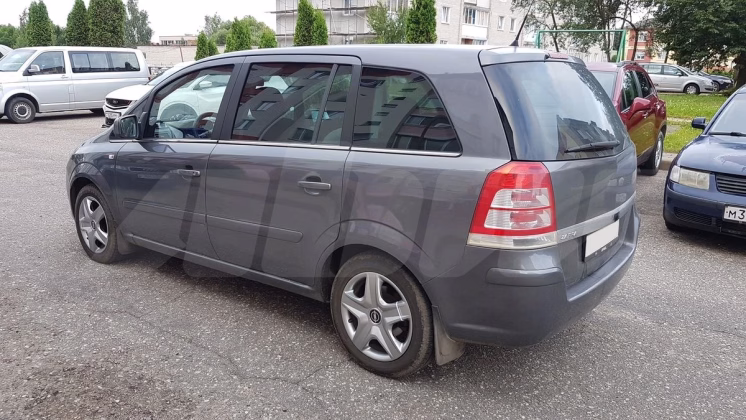 Opel Zafira (1)