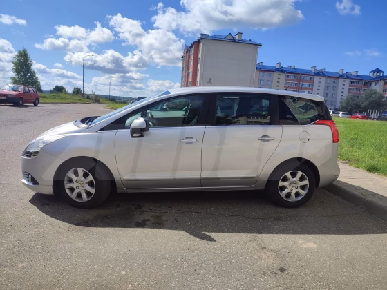 Peugeot 5008 (1)