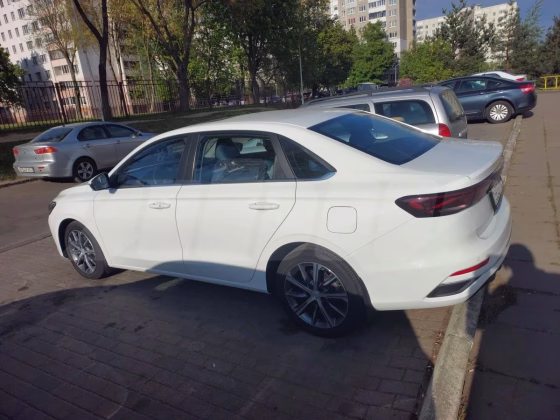 Geely Emgrand X7 (3)