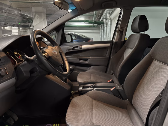 Opel Zafira (9)