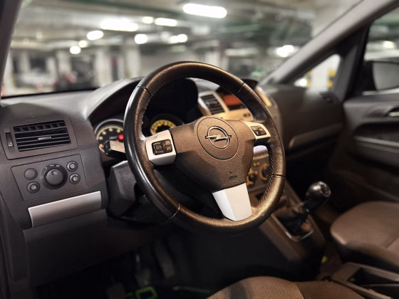 Opel Zafira (8)