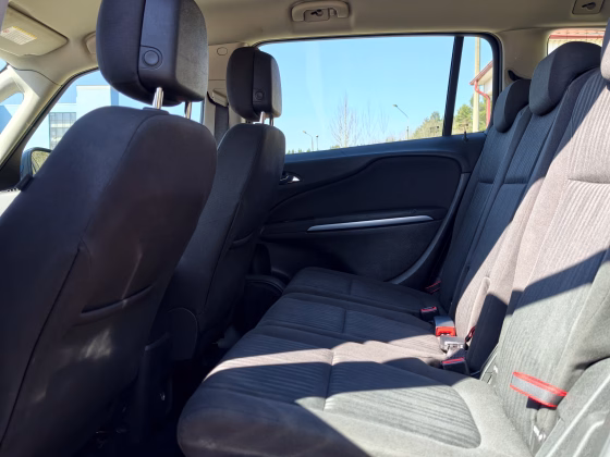 Opel Zafira Tourer (10)