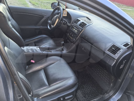 Toyota Avensis (1)