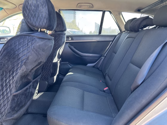 Toyota Avensis (10)