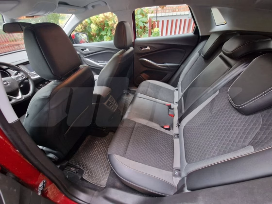 Opel Grandland X (8)
