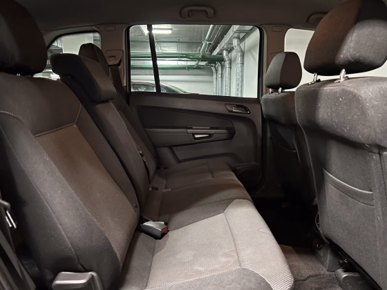 Opel Zafira (11)