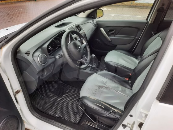 Renault Logan (6)