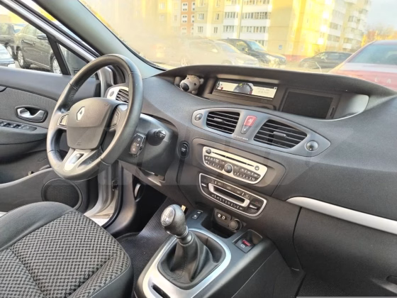 Renault Scenic (5)