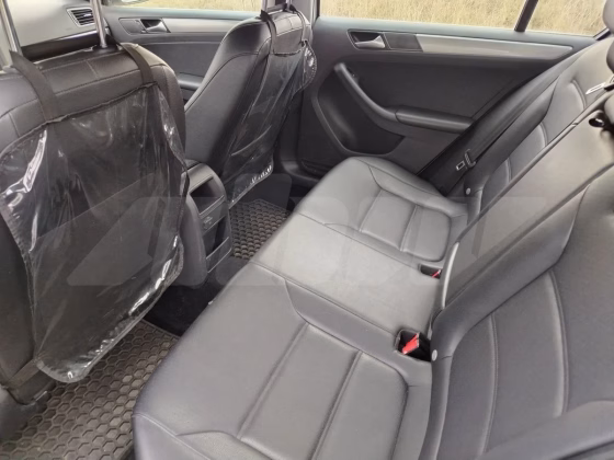 Volkswagen Jetta (4)