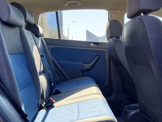 Volkswagen Golf Plus (11)