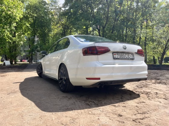 Volkswagen Jetta (1)