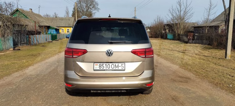 Volkswagen Touran (7)