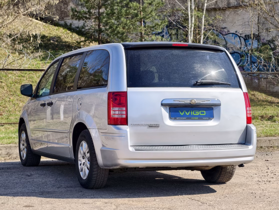 Chrysler TOWN & COUNTRY (4)