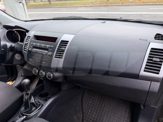 Mitsubishi Outlander (1)