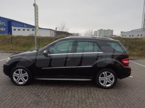 Mercedes-Benz ML 430 (1)